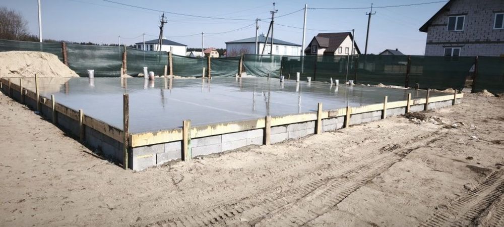 Продам будинок Американку біля озеру і лісу. Школа в 300 метрах!
