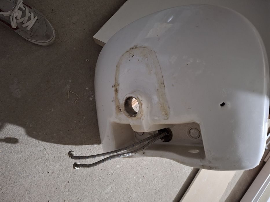 Lavatório de casa de.banho 0,50×0,42 usado complero com torneira