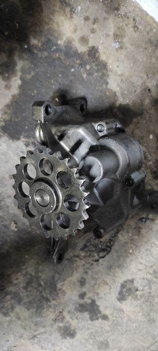 Масляний насос на мерседес 210. 2.2 турбо дізель