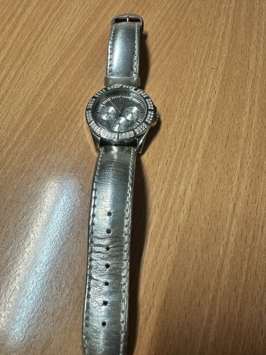 Vendo relogio de senhora GUESS com cristais Swarovski