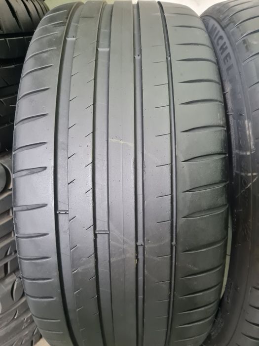 235/40R19 Michelin Pilot Sport 4.