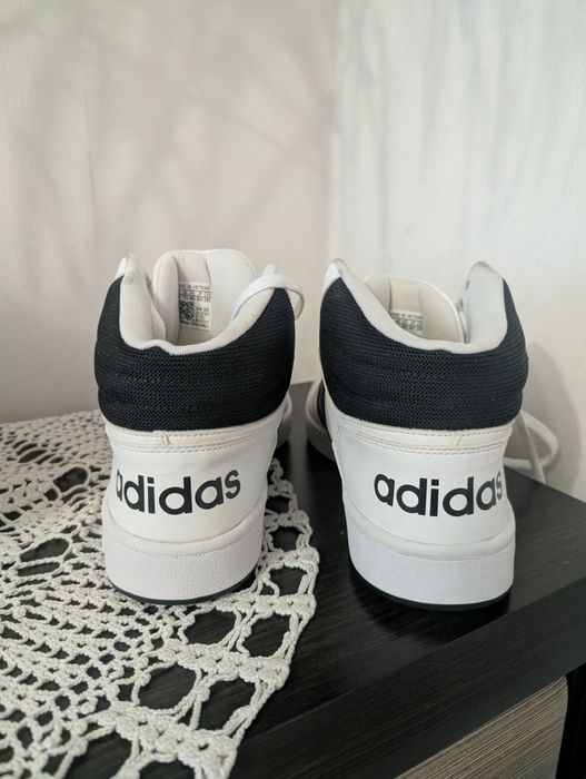 Чоловічі кросівки Adidas Hoops 3.0 Mid .