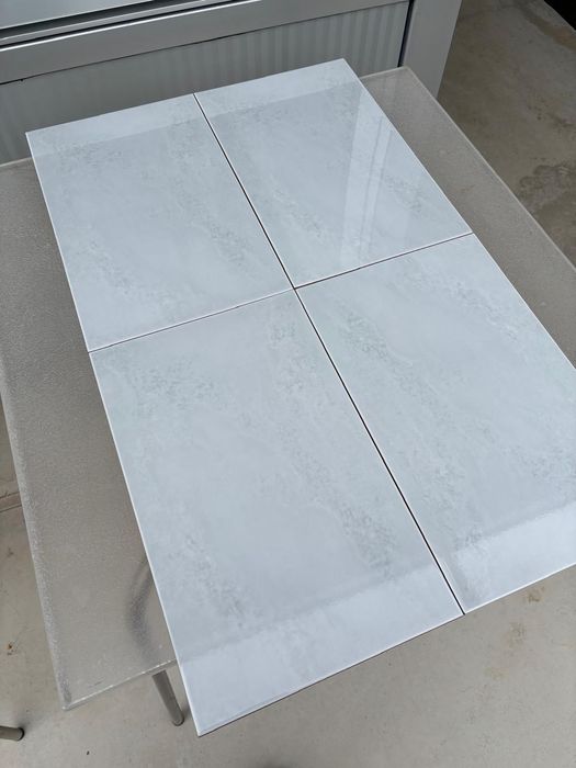 Azulejos Cinza Claro - 25x40 cm - Padrão Ligeiramente Marmorizado