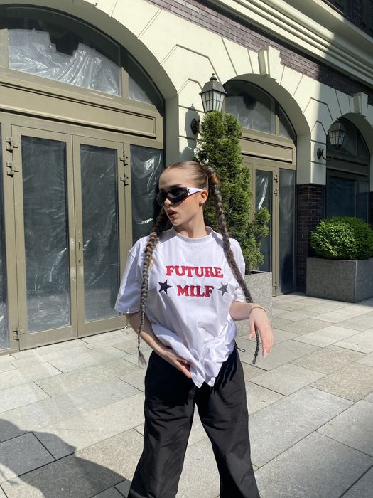 Футболка y2k  future milf