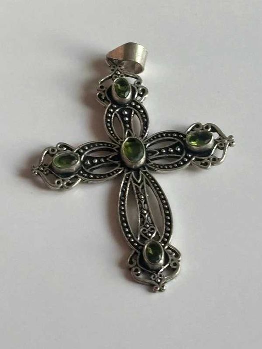 Srebrny krzyżyk próba 925 kamienie ozdobne