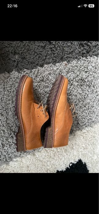 Buty  w bardzo dobrym stanie prawdziwa skora