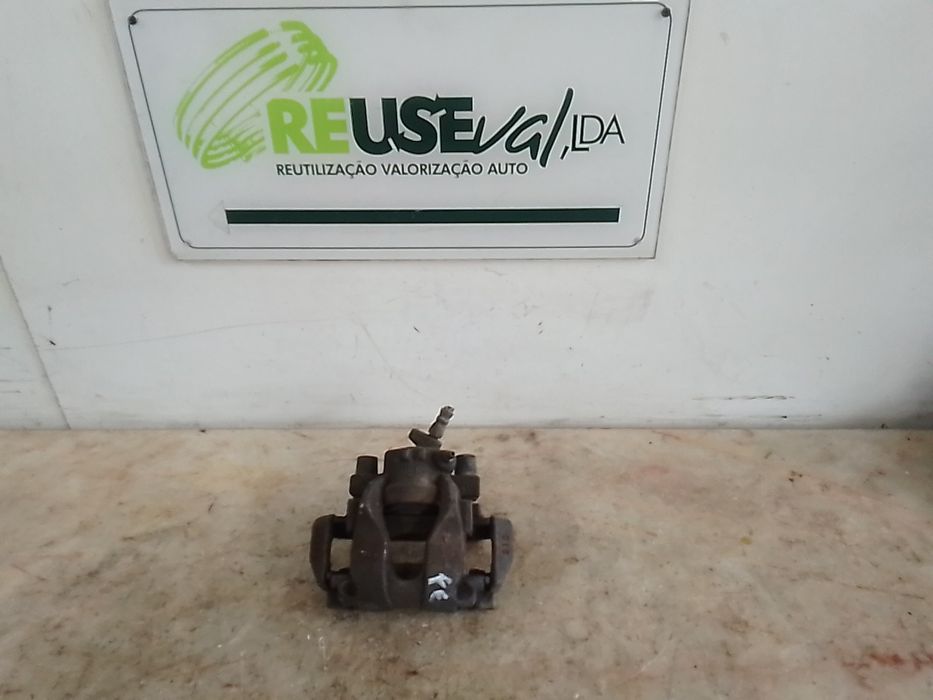 Pinça travão / maxila de travão frente esquerda RENAULT Clio IV (BH_)
