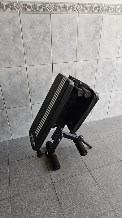 Banco de Musculação Ajustável com Apoio de Pernas – Dobrável
