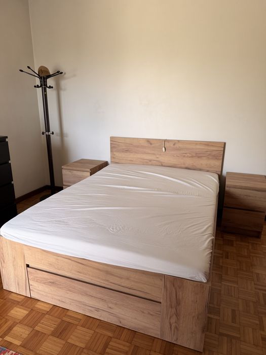 Cama de casal com 3 gavetas (140x190) – Como nova