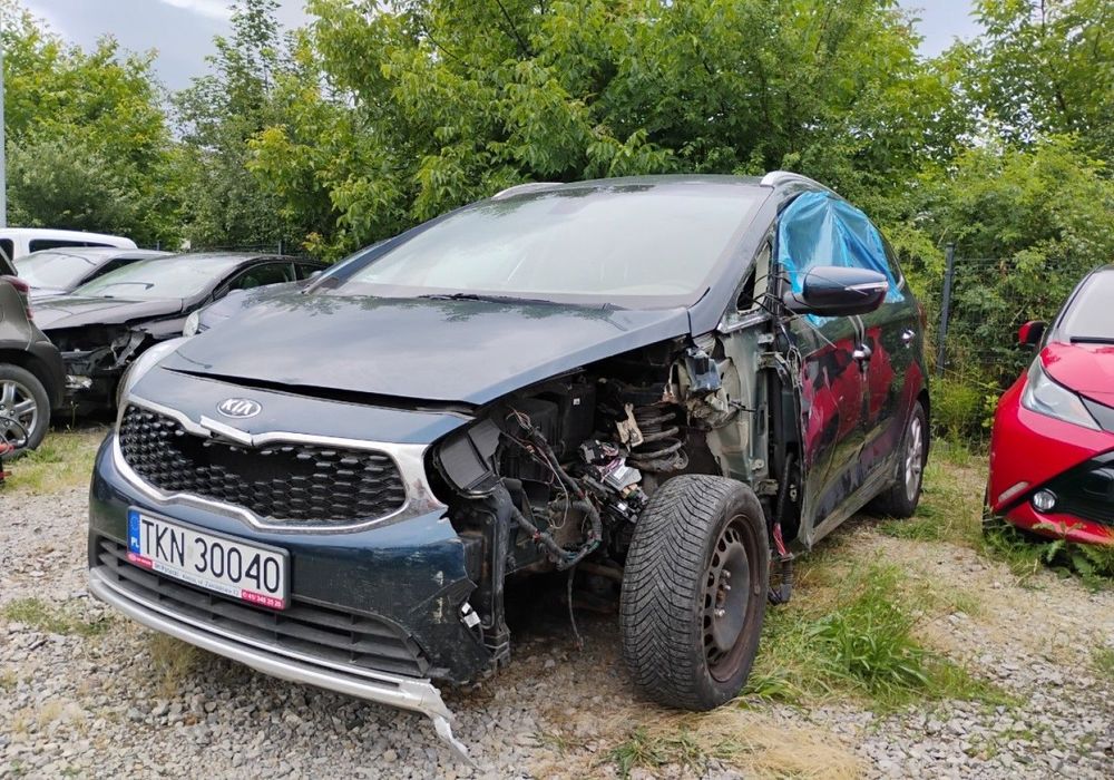 Kia Carens 2018r, Salonowa. 1.6 Benzyna. Uszkodzona. Poobijana.