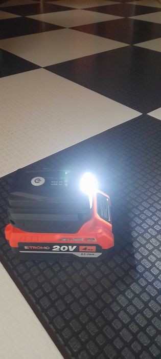 Адаптер/павербанк на макіту з ліхтарем і 2usb