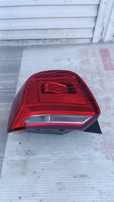 Vendo farolim traseiro esquerdo de VW polo ano 2014