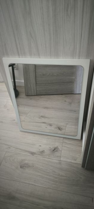 Lustro ścienne łazienkowe