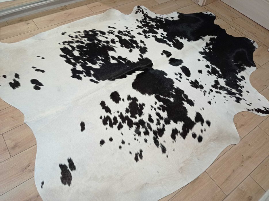 Ogromna Skóra Krowia Naturalna 240x200 cm – Łaciata, Unikat