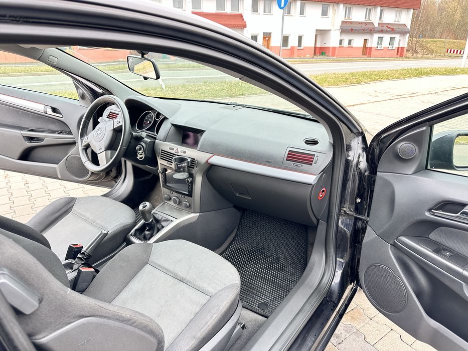 Opel Astra h gtc 1.6 benzyna