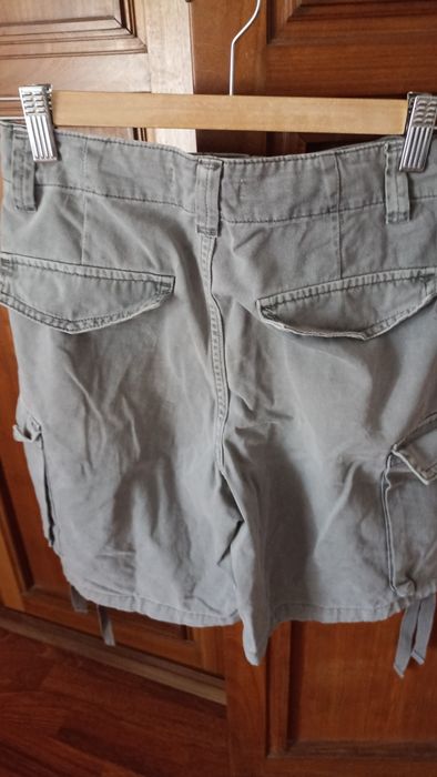 Calções cargo  Pull&Bear cinzentos 32