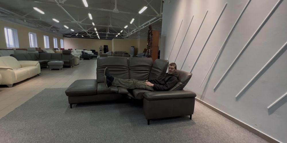 Диван кутовий шкіряний реклайнер стан відмінний