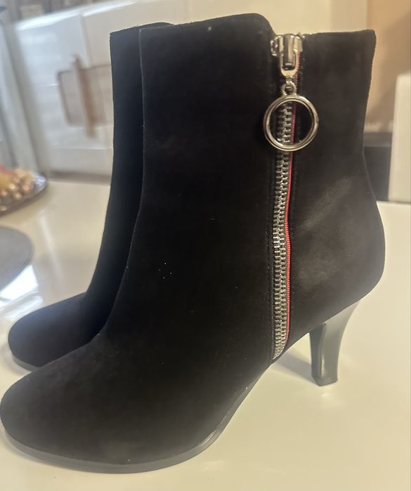 Czarne, ocieplane  botki 38