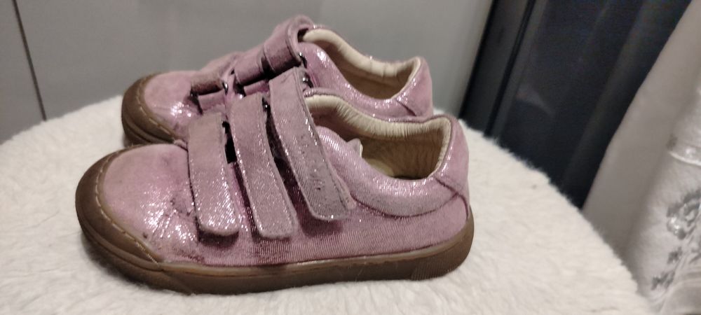 Różowe brokatowe półbuty dziecięce Lasocki Kids.