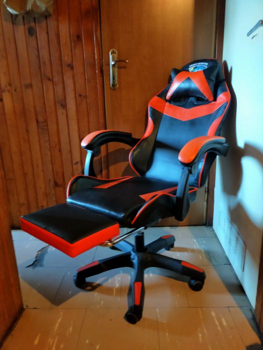 Fotel gamingowy Cerlo Fox  z podnóżkiem