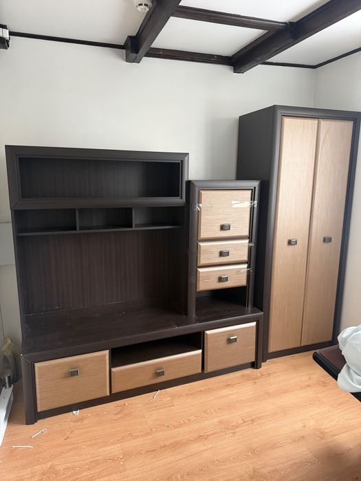 Меблі офісні , для вітальні,тумбочки