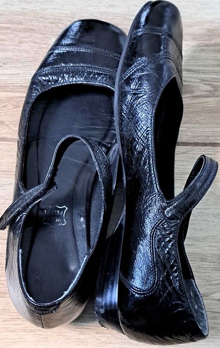 Buty, pantofle lakierowane Kazar rozm. 39