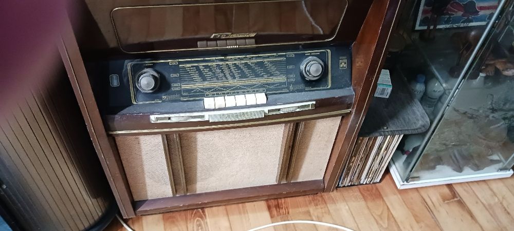 Rádio  antigo a funcionar