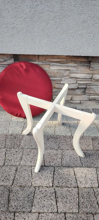Taboret w stylu ludwikowskim
