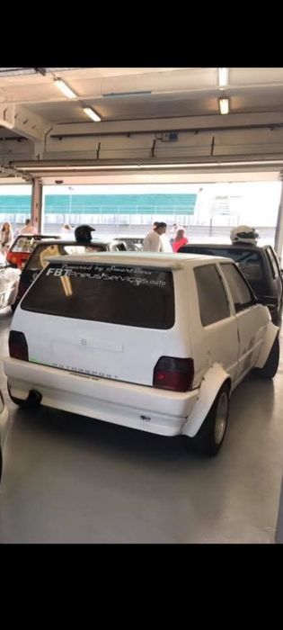 Fiat uno para lazer . Preparação de pista.