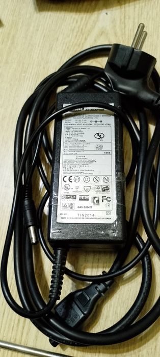 Блок питания для ноутбука SAMSUNG.