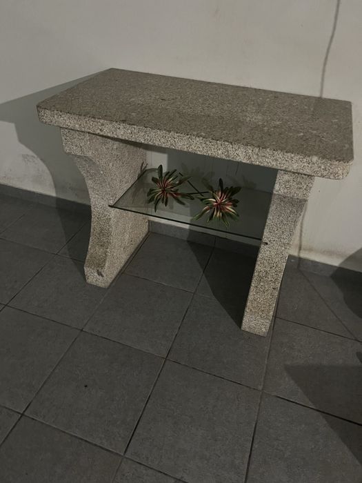 Vendo móvel em granito amarelo