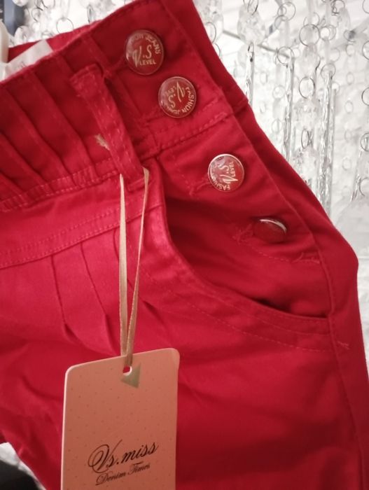 Piękne czerwone spodnie