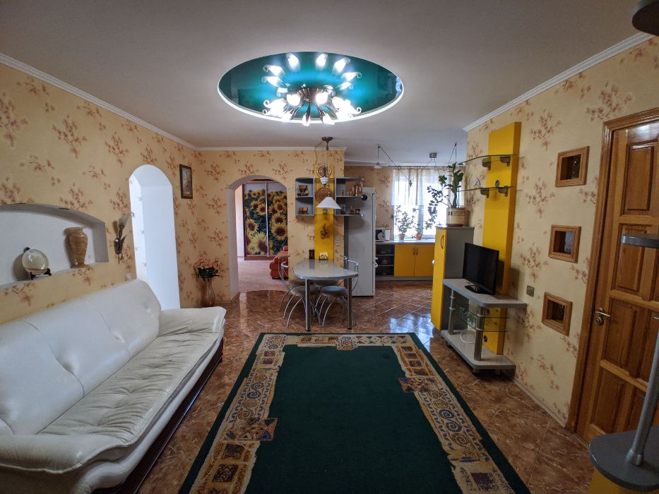 3-кімнатна 2-ярусна квартира з авторським ремонтом в центрі