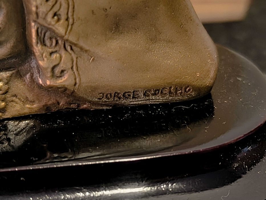 Escultura Natividade, em bronze, do escultor Jorge Coelho