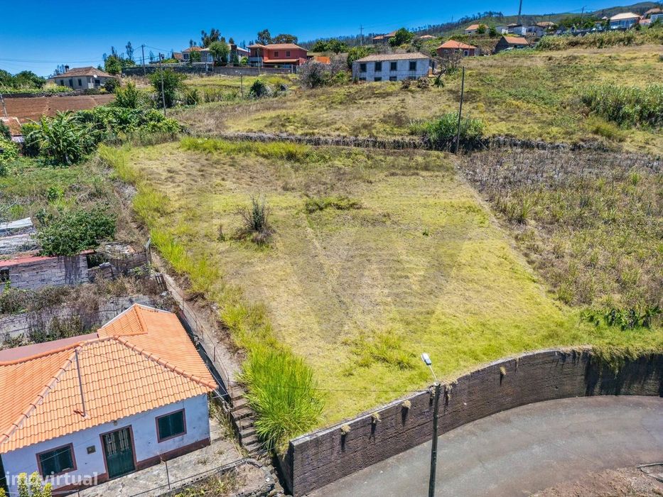 Terreno de 834m2 com elevado potencial de valorização na Ponta do Parg