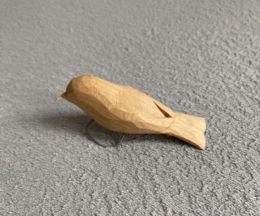 Drewniana figurka ptaszka