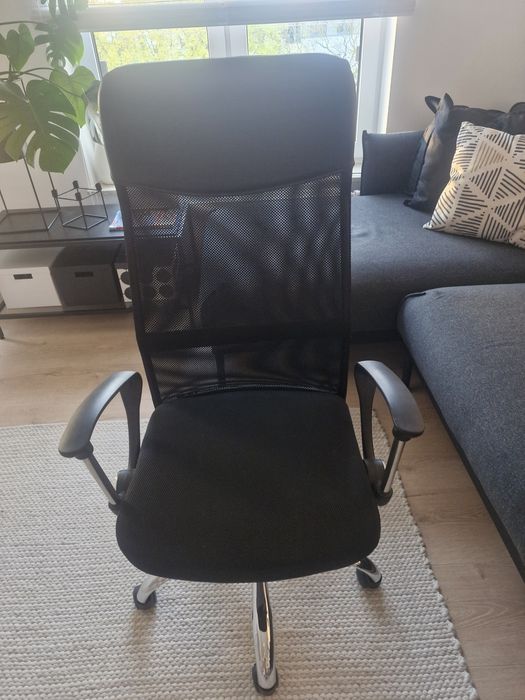 Sprzedam fotel czrny nowy
