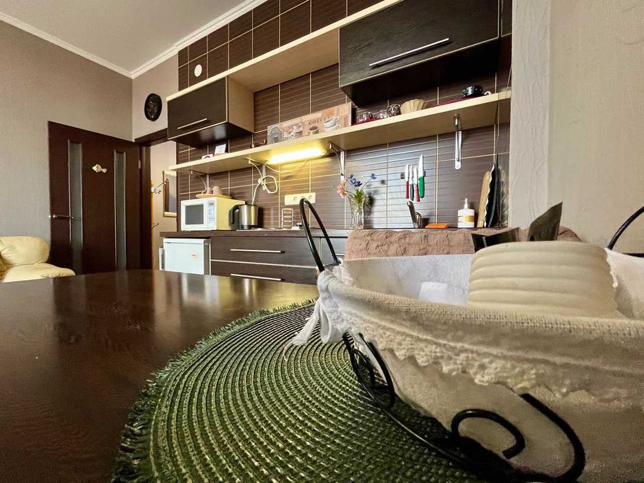 ПРОДАЖ великої квартири, розділеної на дві оремі по вул. Т. Кореня, 9