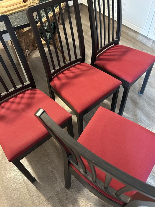 Cadeiras em castanho escuro Ikea