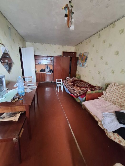 1 кім. 3 поверх вул. Незалежності України (Першотравнева)