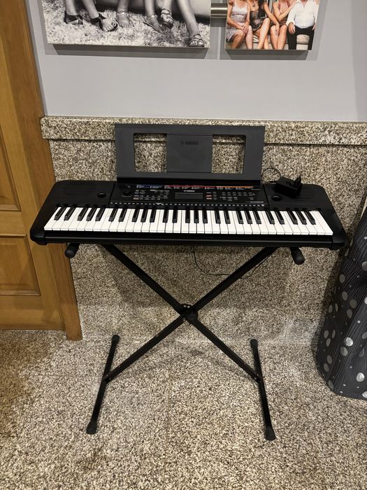 Teclado Yamaha + Suporte