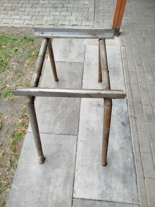 Stolik warsztatowy falbanek