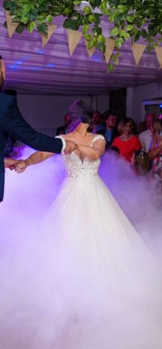 Suknia ślubna z odpinanymi rękawkami