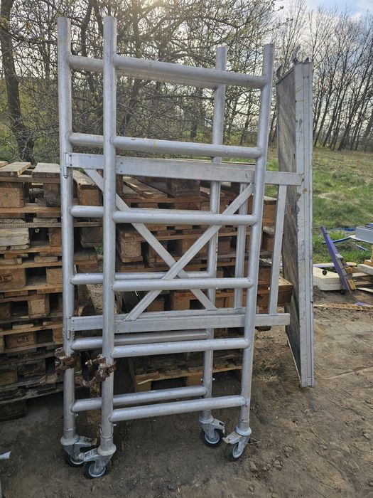 Rusztowanie aluminiowe,składane ,jezdne