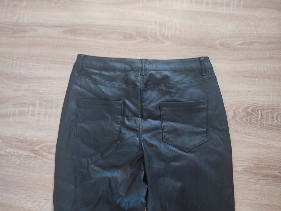 Spodnie z imitacji skóry Dorothy Perkins