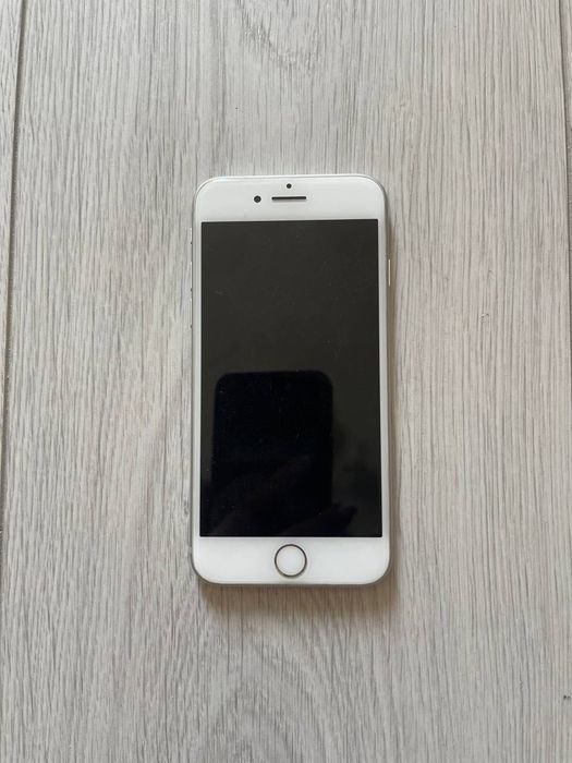 iPhone 8 (64gb) та iPhone 6 (на деталі)