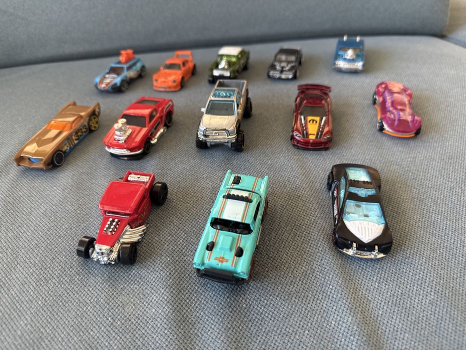 Samochody Hot Wheels - stan bardzo dobry