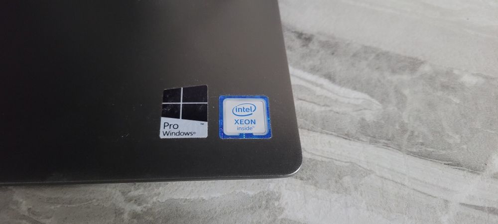 Dell 27" 4К Intel Xeon E3-1225 32GB 500SSD 1TBHDD Radeon Pro WX 8GB