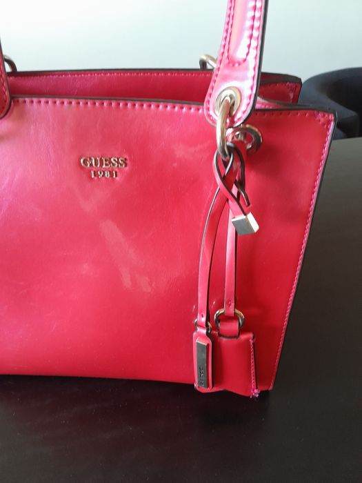 Mala Guess vermelha