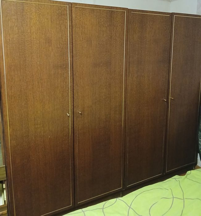 Продам шафи і частину стенки